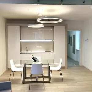 Queen Luxury , Verona Italia